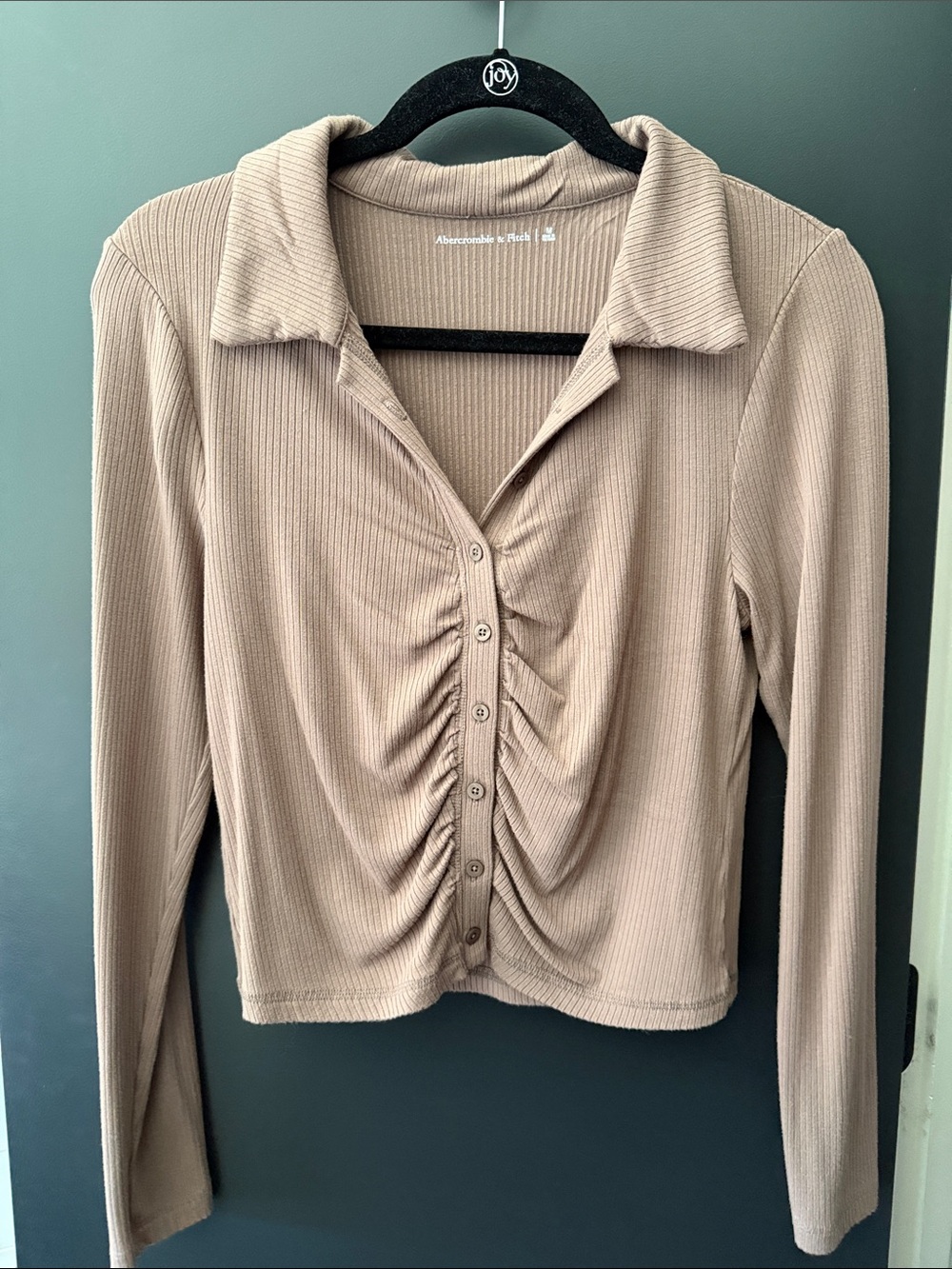 Abercrombie & Fitch Taupe Ribbed Ruched Button-Front Collared Top
